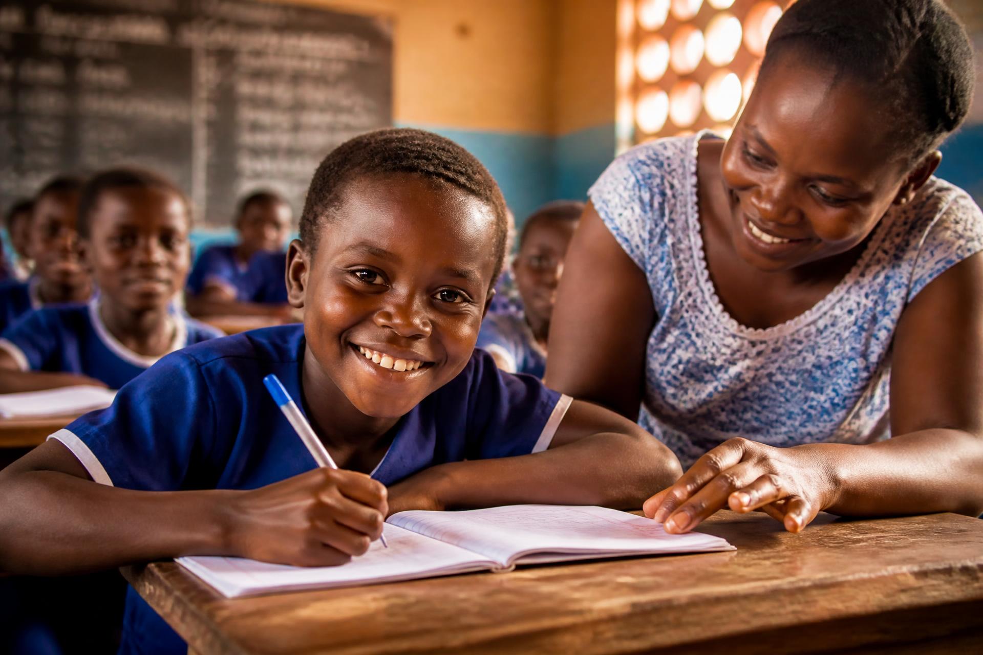 Enfants accompagnés dans un orphelinat au Cameroun